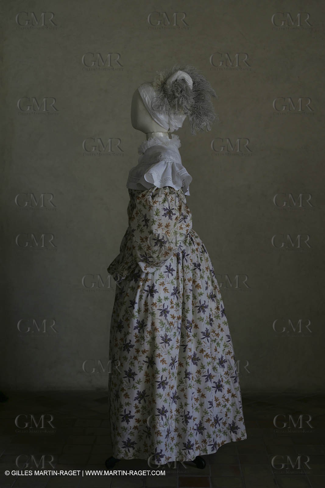 May 2004 - La Tour d'Aigues (FRA, 84) - Old costumes for women of the South exhibition