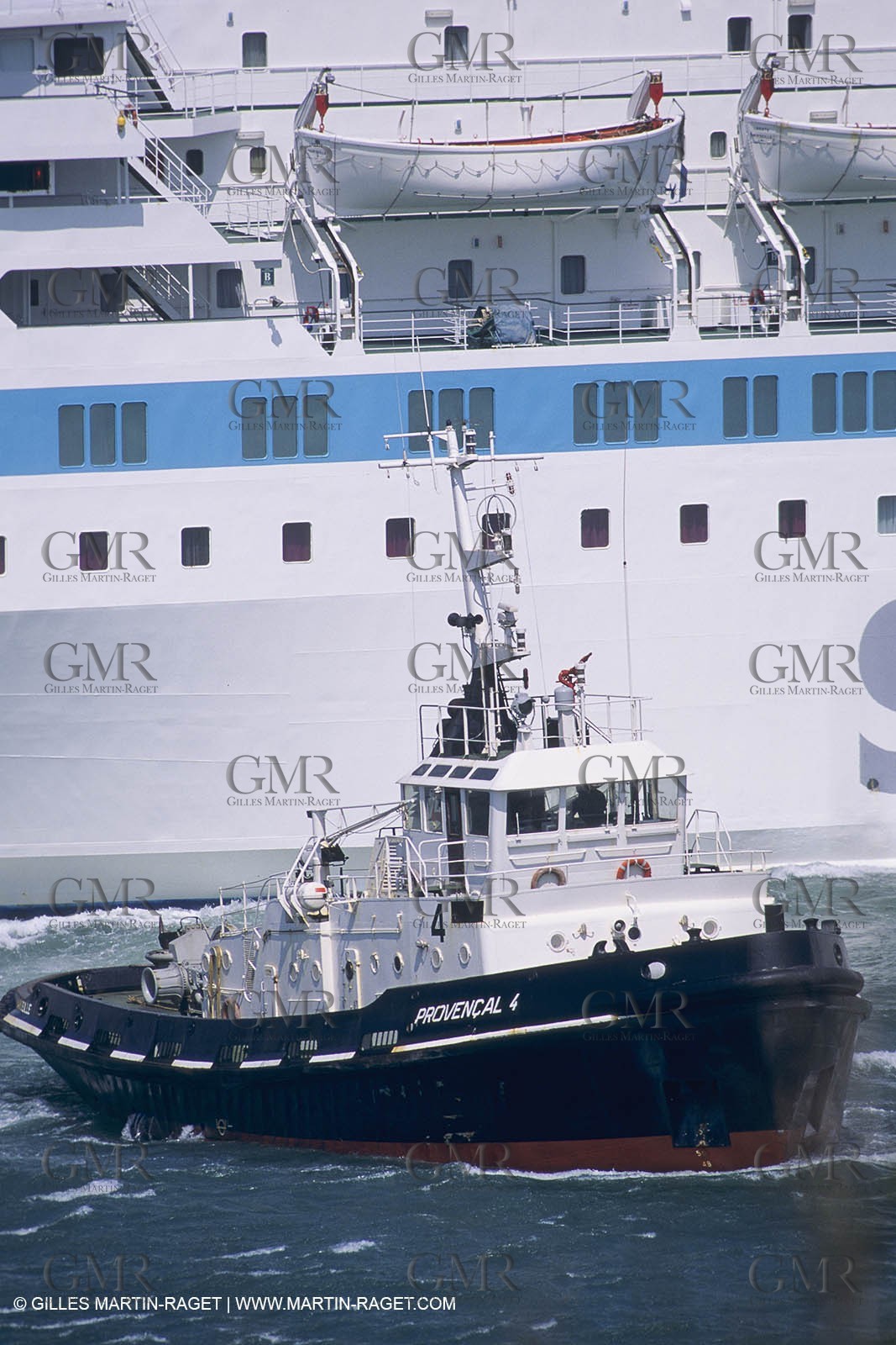 Monde maritime, opérations porturaires, ports, manoeuvres, marine world, harbour operations, maritime shipping,