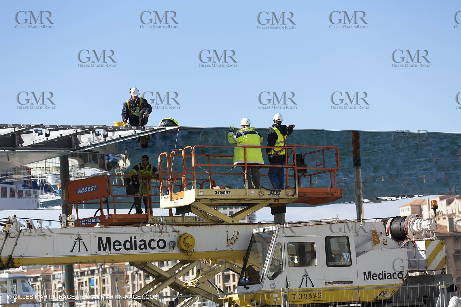 04 02 2013 - Marseille (FRA,13) - Renovation du Quai de la Fraternité (Vieux Port), pose de l'ombrière