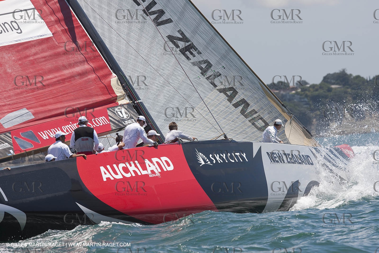 23 01 2009 - Auckland (NZL) -  Louis Vuitton Pacific Series - BMW ORACLE Racing-Tuning up onboard Emirates Team New Zealand yacht