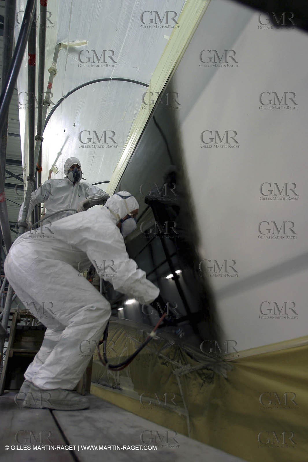 Vannes - Multiplast Boatyard - Orange II painting