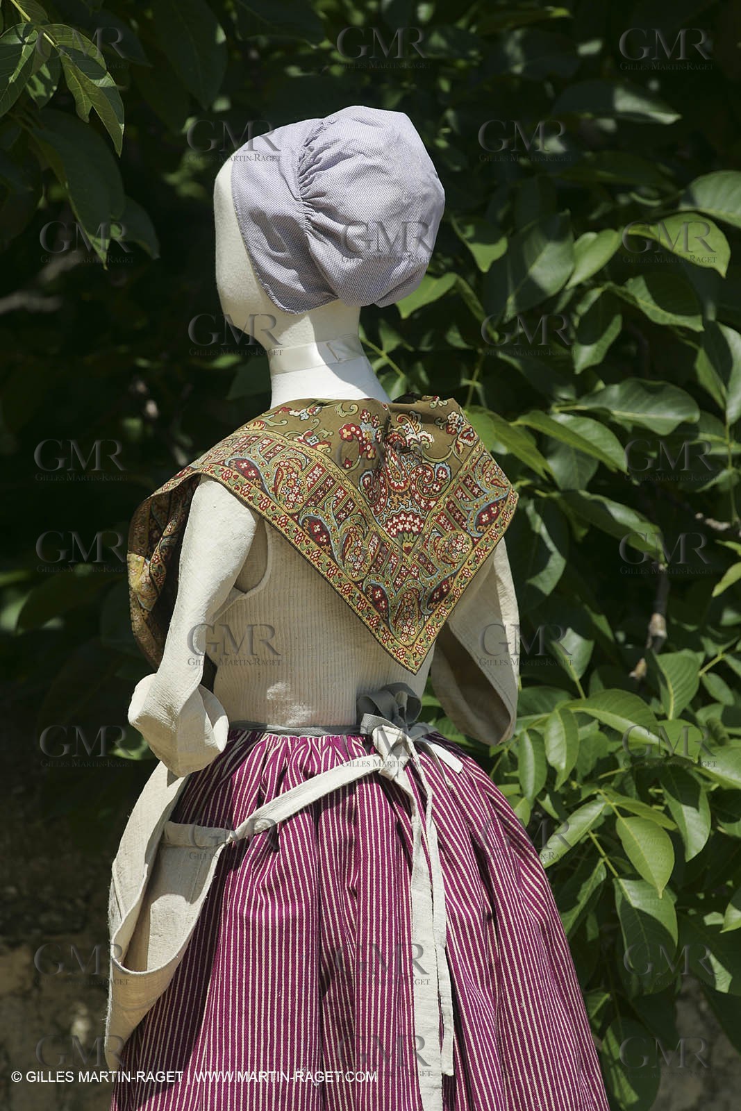 May 2004 - La Tour d'Aigues (FRA, 84) - Old costumes for women of the South exhibition