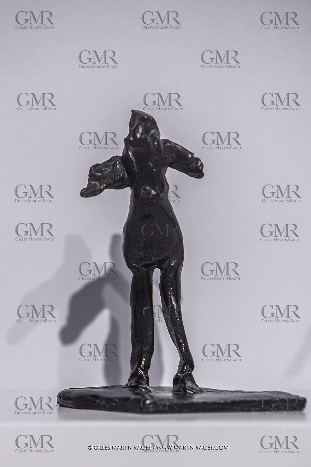 30 10 2023, Montpellier (FRA), oeuvre de Germaine Richier, Exposition Centre Pompidou - Musée Fabre 2023, Femme-coq n° 3 ou Gabrielle 1954, Bronze patiné foncé, Numéroté 3 8, Fondeur : C. Valsuani, Paris, 19 x 11 x 14 cm, Collection particulière