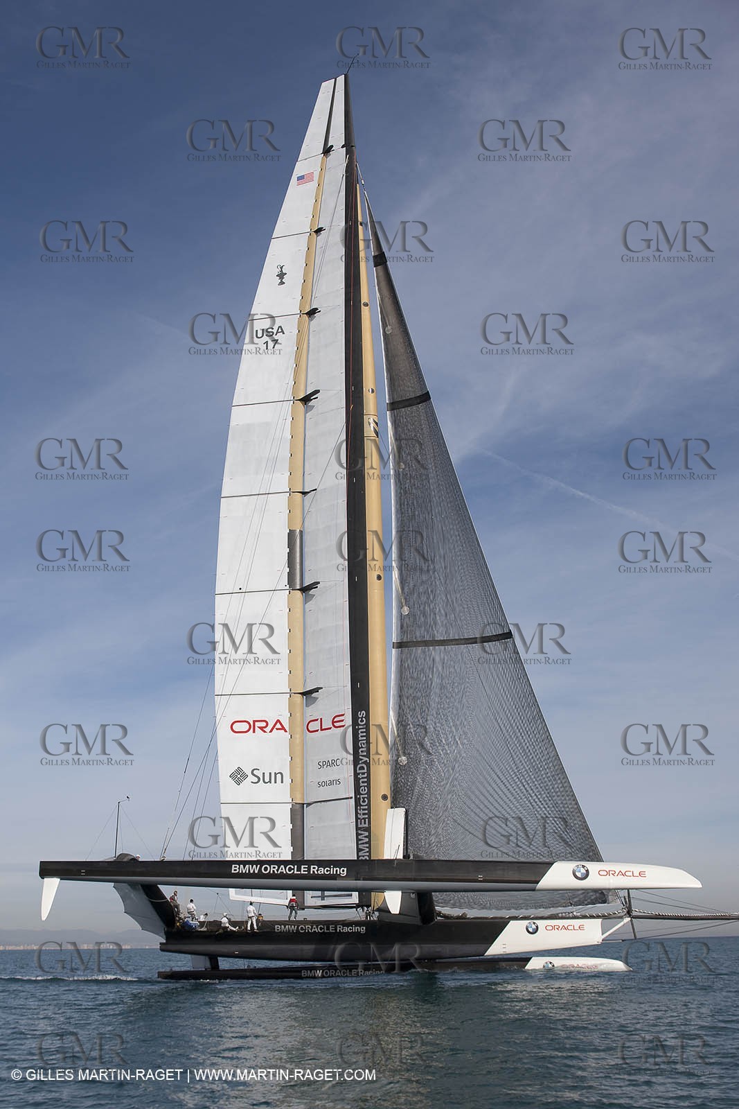 19 01 2010 - Valencia (ESP) - 33rd America's Cup - BMW ORACLE Racing - Boat preparation