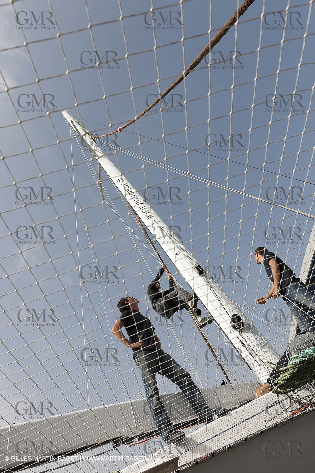 08 10 10 - St Sulpice (SUI) - Hydroptere.ch touches water