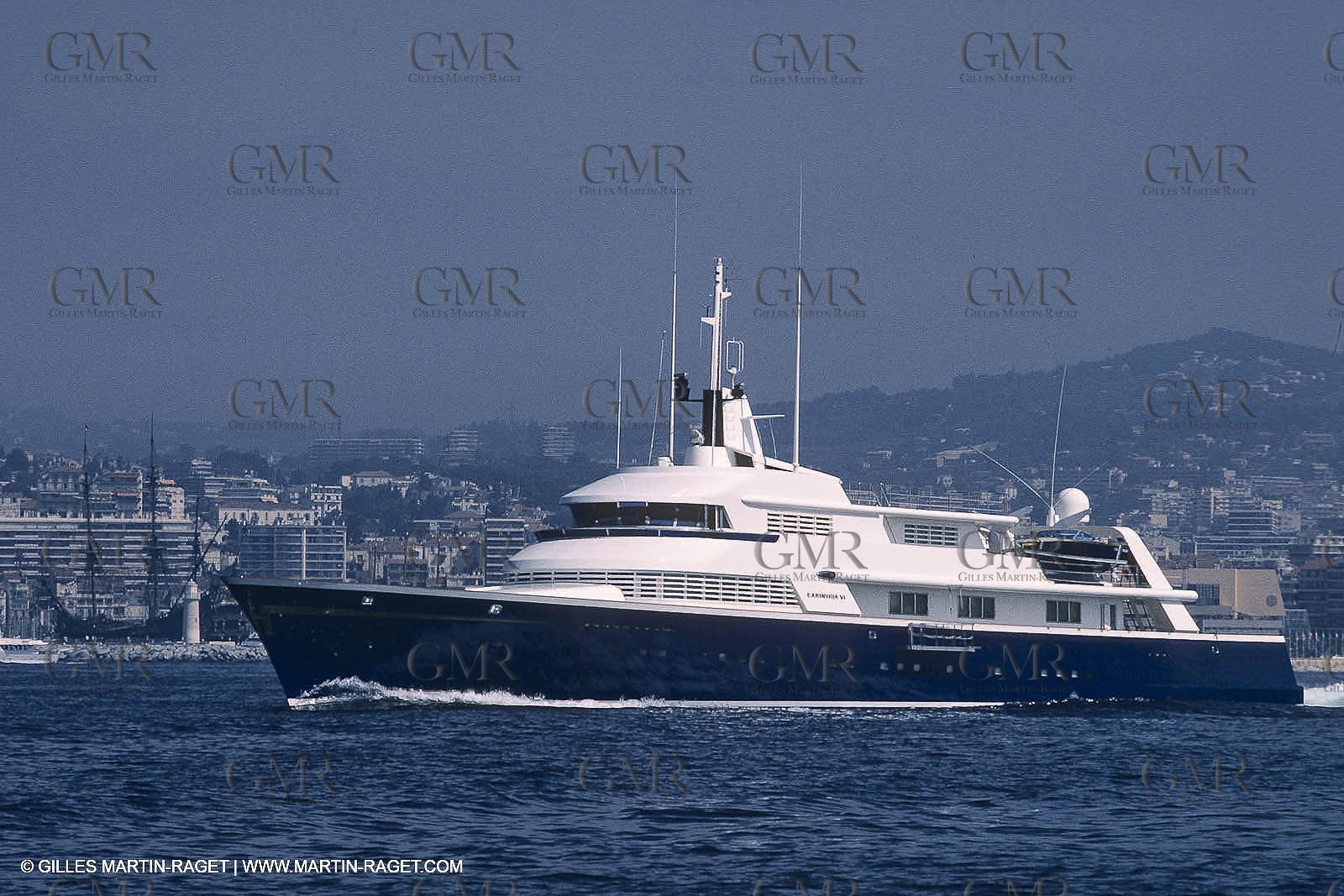 Powerboating, super yachts