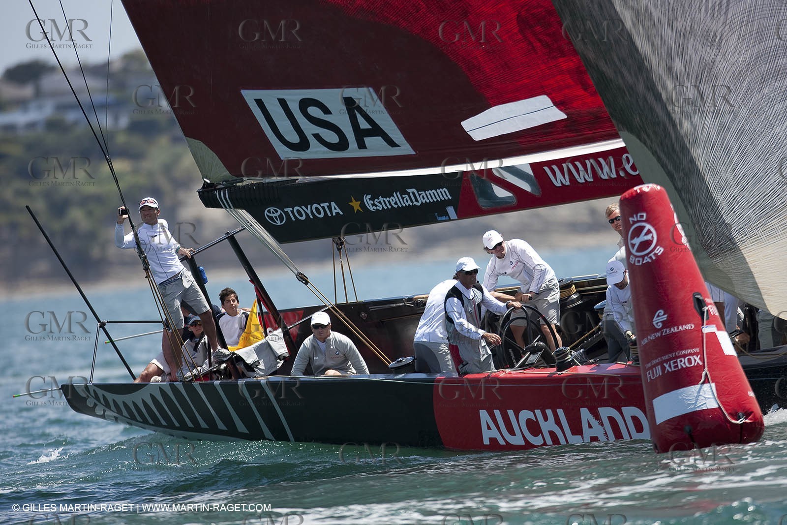 23 01 2009 - Auckland (NZL) -  Louis Vuitton Pacific Series - BMW ORACLE Racing-Tuning up onboard Emirates Team New Zealand yacht