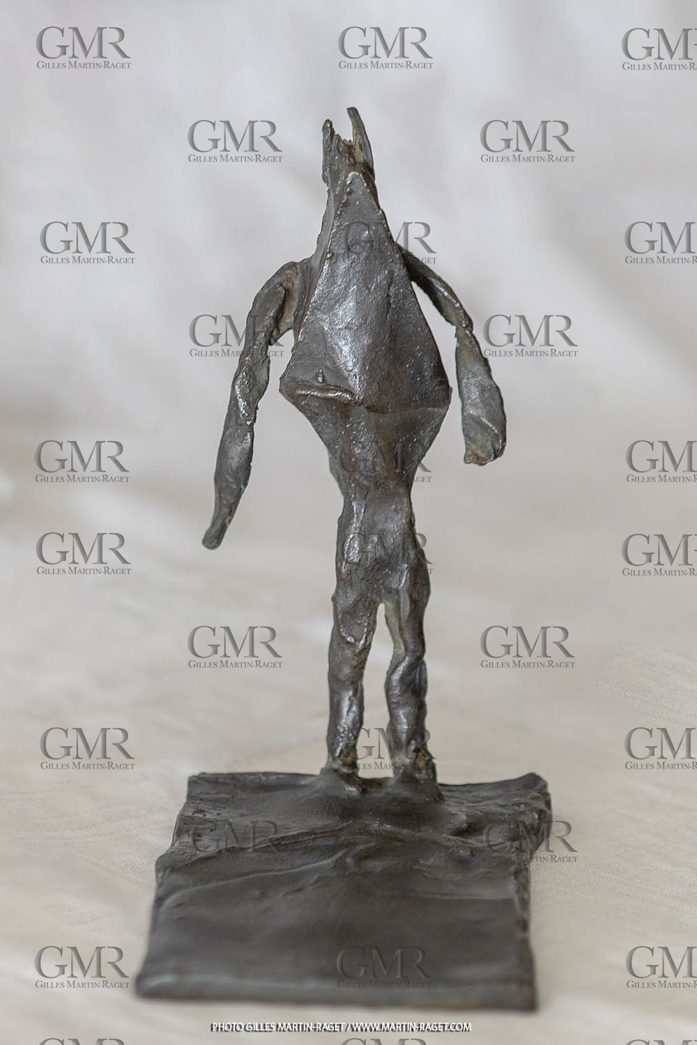 19 02 2020, Marseille (FRA), oeuvre de Germaine Richier, Chauve-souris 1965, Bronze patiné foncé, Numéroté 7 8, Fondeur L.Thinot, Paris, 15 x 11,2 x 7,5 cm, Collection Famille Germaine Richier