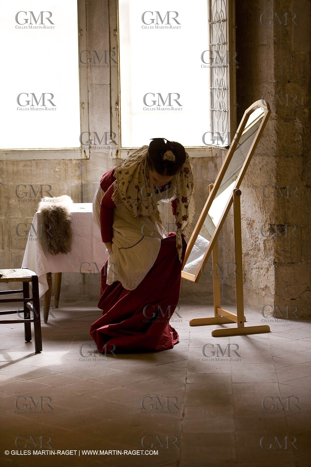 04 03 2007 - Arles - Queen of Arles and her assistants - winter costume trials