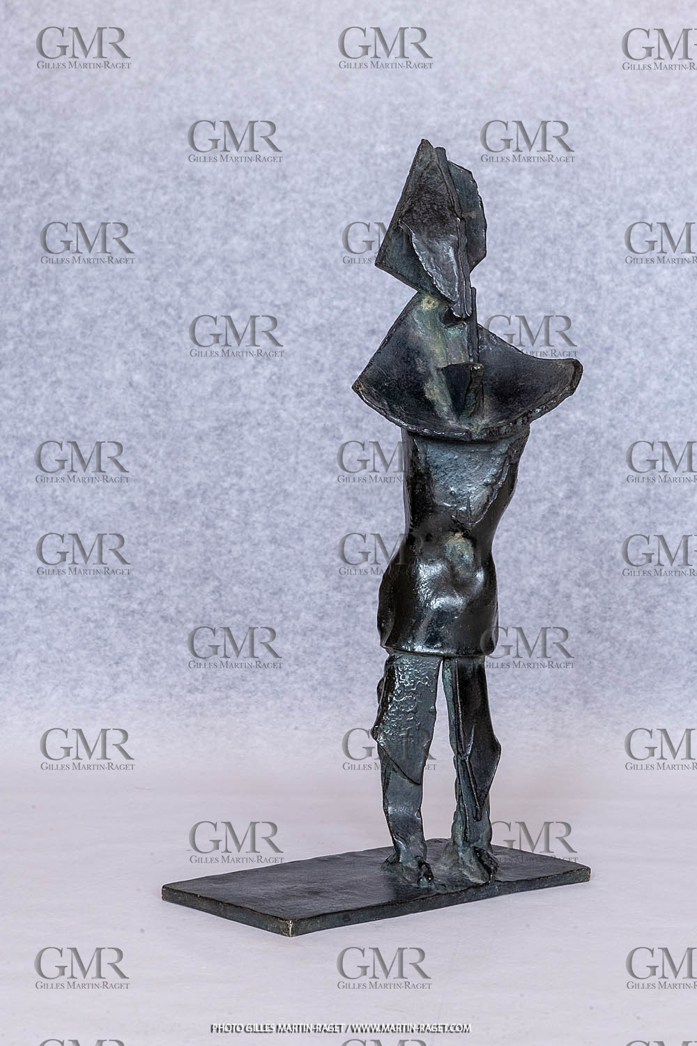 08 01 2023, Marseille (FRA), Oeuvre de Germaine Richier, Guerrier n° 3 1953, Bronze patiné foncé, Epreuve d'exposition, Fondeur : L.Thinot, Paris, 31 x 16 x 11 cm, Collection particulière