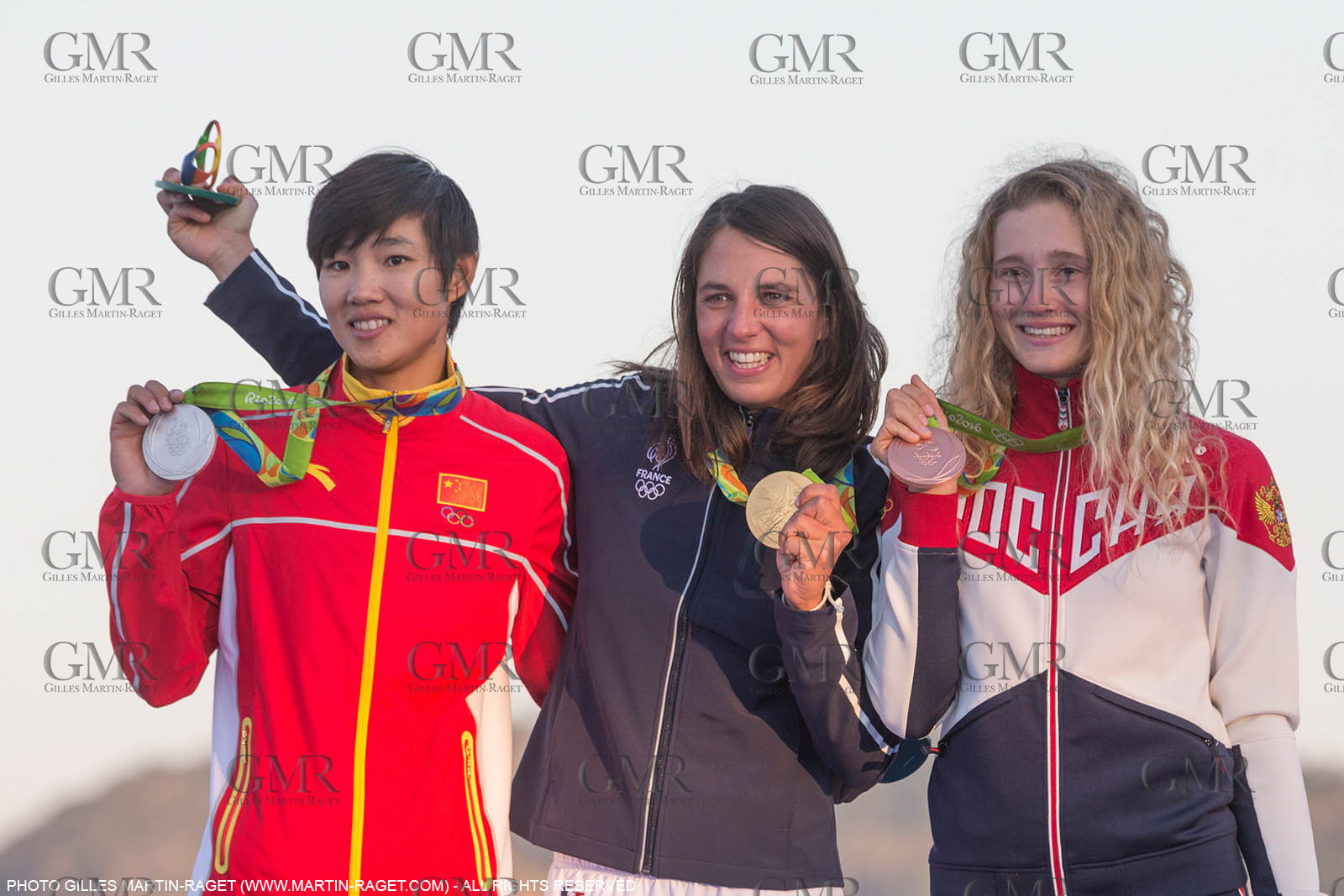 14 08 2016, Rio de Janeiro (BRA), 2016 Olympic Games, Sailing, RSX Women medal ceremony, Peina Chen (CHI), Charline Picon (FRA), Stefania Elfutina (RUS)
