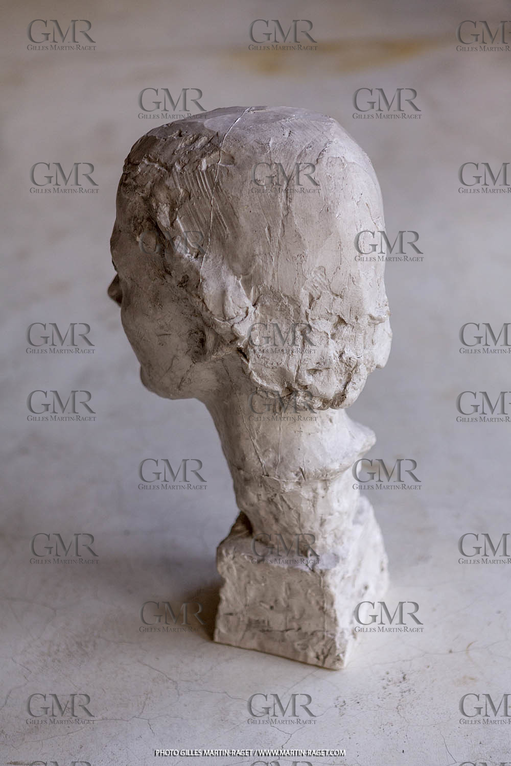 20 07 2020, St Rémy de Provence (FRA,13), Oeuvre de Germaine Richier, Buste n° 15 1933 ou 1934, plâtre de tirage, collection particulière