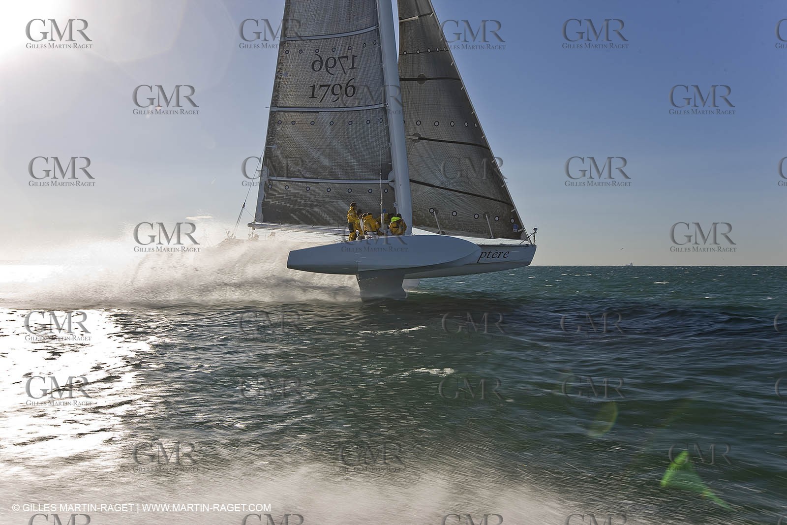 07 04 08 - France - Port Saint Louis du Rhone - Hydroptere - Training