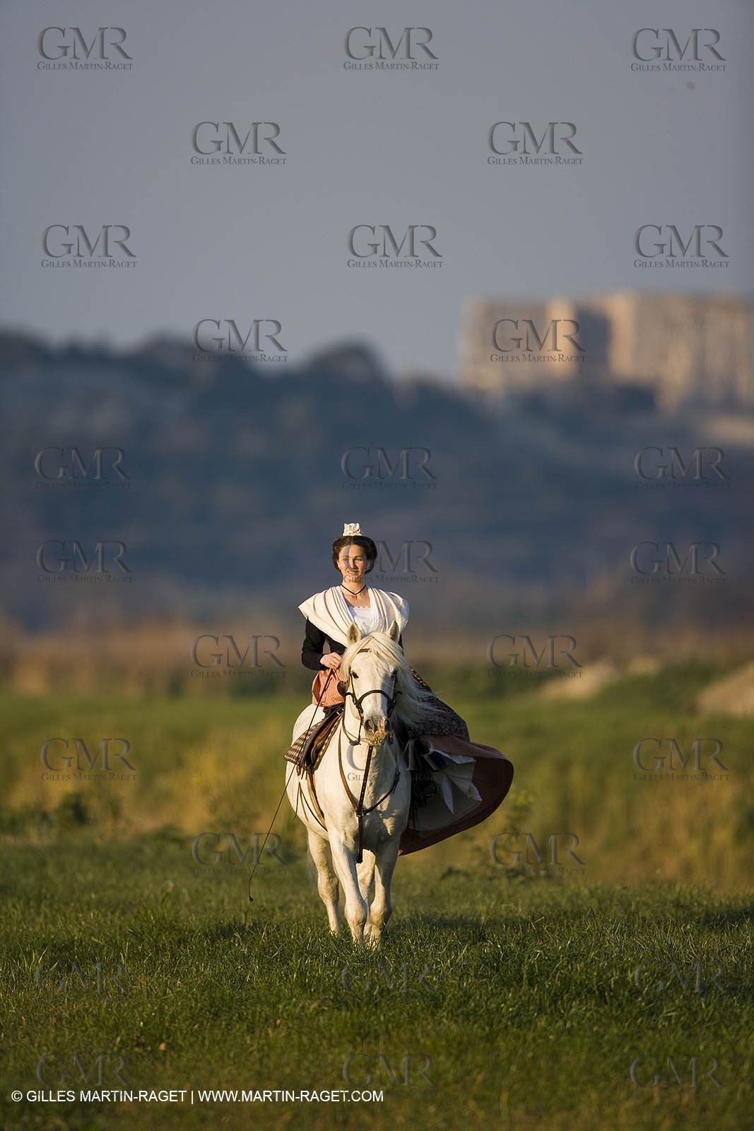 23 02 2007 - Arles, Nathalie Chay, Queen of Arles - Amazone horse riding