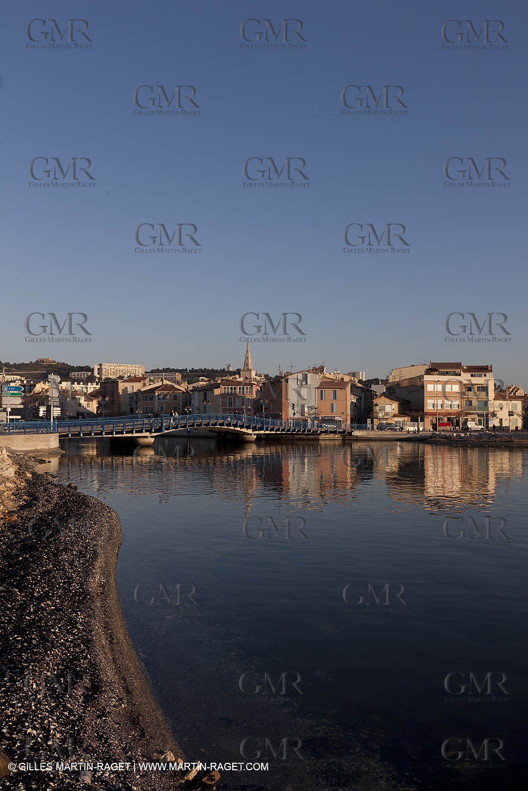 14 03 2012 - Martigues (FRA,13) - neighborhood Le Miroir (the mirror)