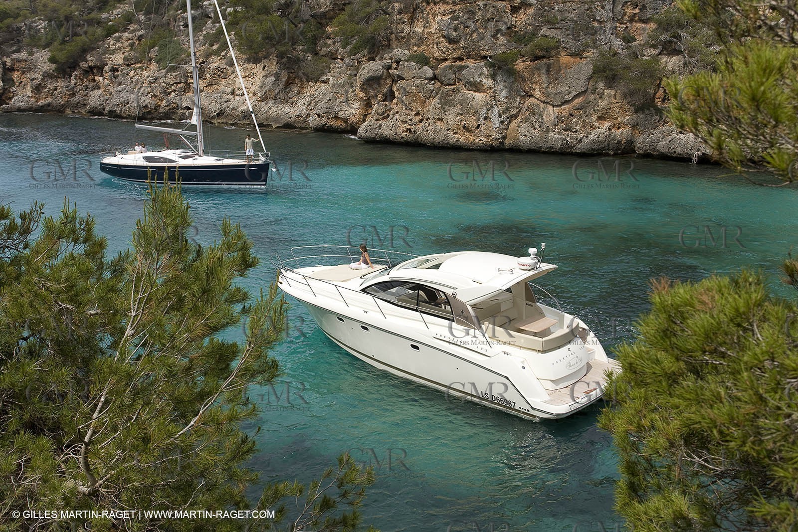 Cruising monohull mooring