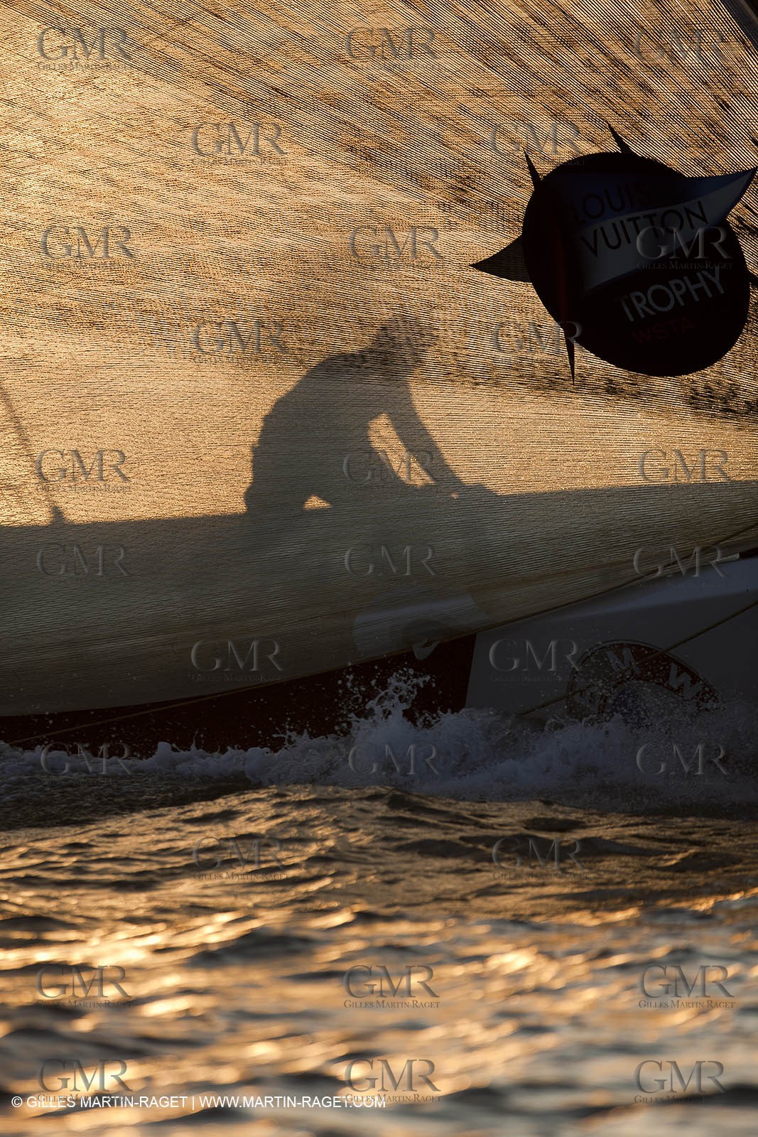 21 11 2010 - Dubai (UAE) - Dubai Louis Vuitton Trophy -  Round 2 - BMW ORACLE Racing