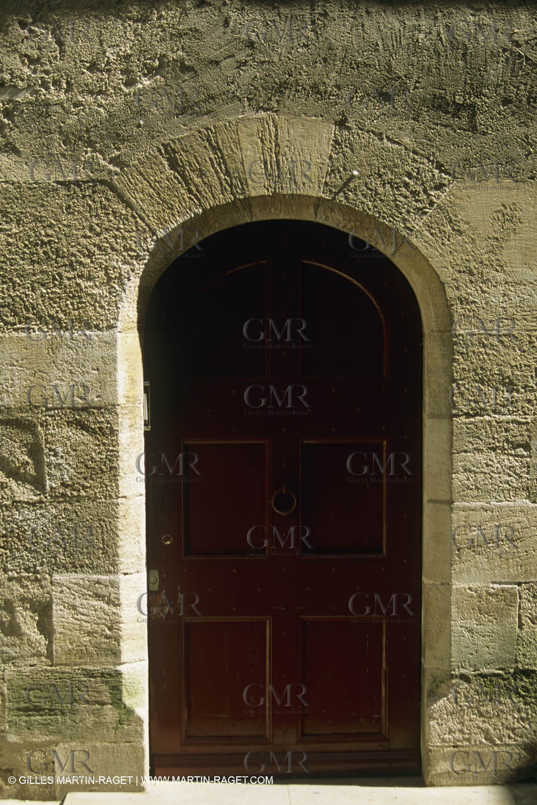 France, Provence, Villages du Luberon, détails, vieilles pierres, portes, toitures