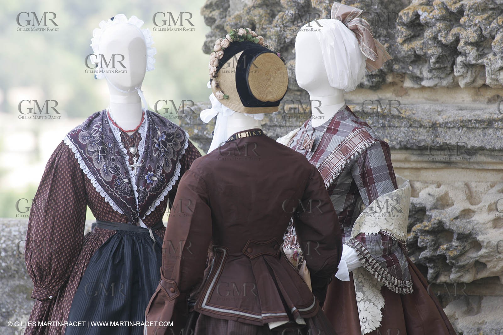 May 2004 - La Tour d'Aigues (FRA, 84) - Old costumes for women of the South exhibition