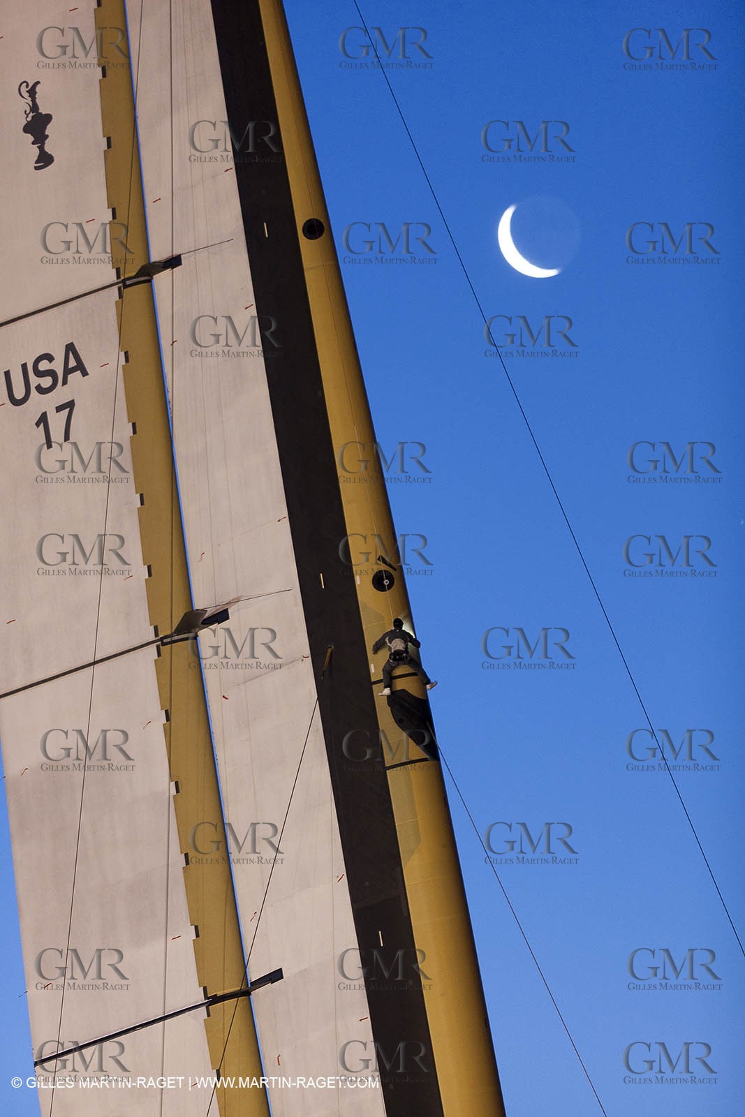 10 02 2010 - Valencia (ESP) - 33rd America's Cup - BMW ORACLE Racing - Day 3, Dock out