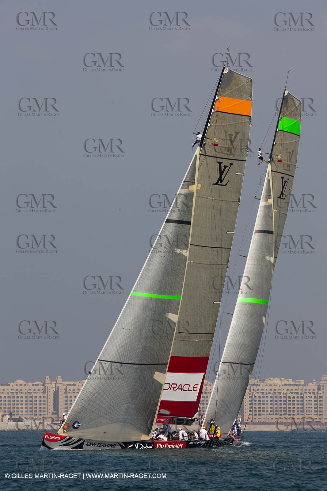 14 11 2010 - Dubai (UAE) - Dubai Louis Vuitton Trophy -  BMW ORACLE Racing - Training - Onboard Vs All 4 one