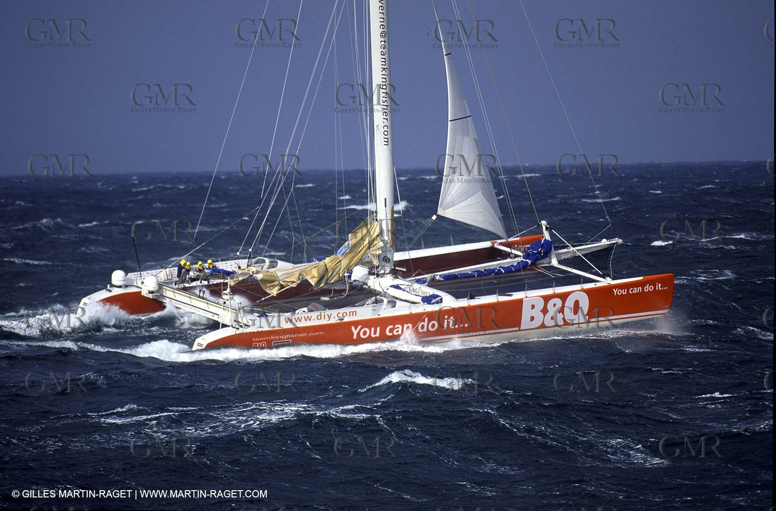Kingfisher II - Jules Verne Trophy 2002 start - Brest