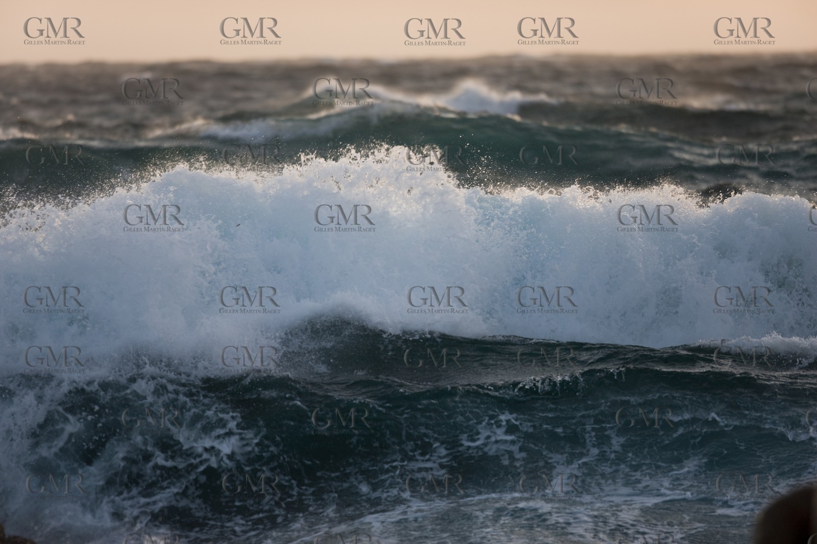 23 04 2008 - - Santa teresa di Gallura (ITA, Sardaigne) -  Mistral gale on the west coast of Testa Cape