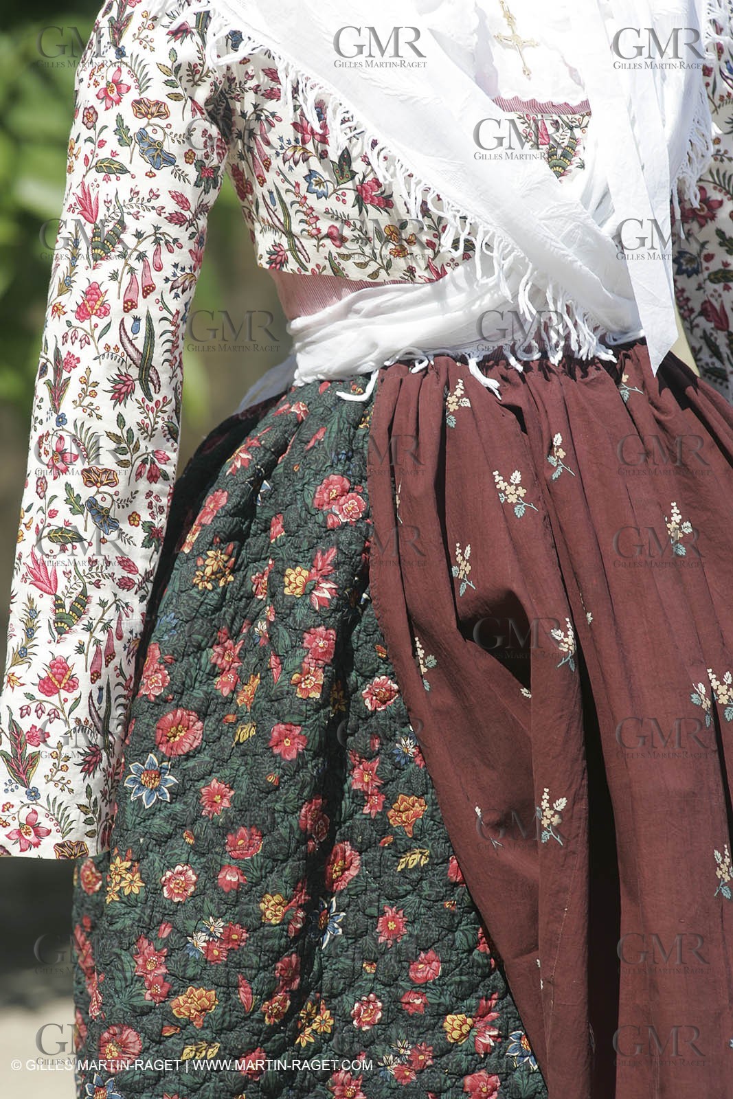 May 2004 - La Tour d'Aigues (FRA, 84) - Old costumes for women of the South exhibition