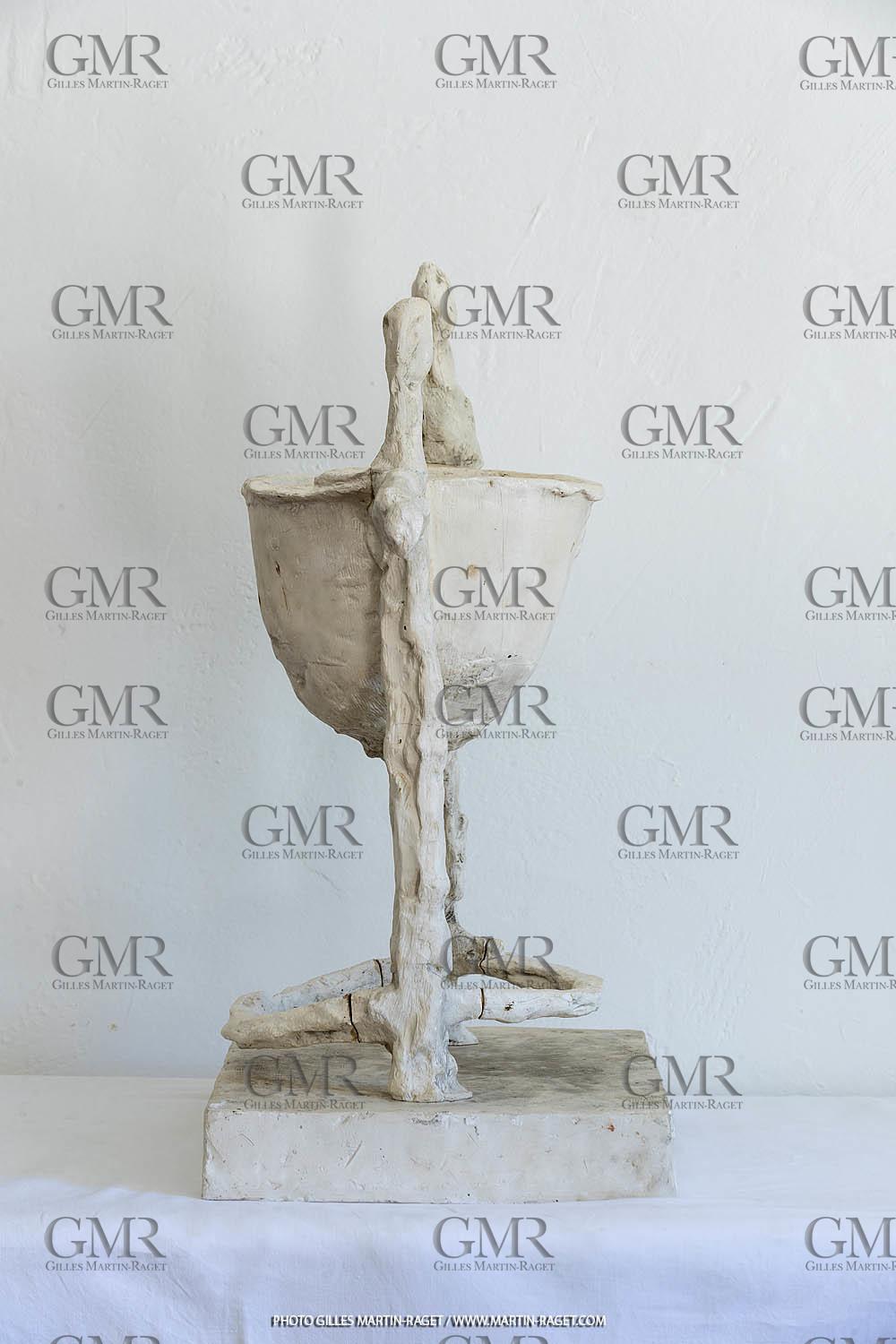 12 07 2020, St Rémy de Provence (FRA, 13) Oeuvre Germaine Richier, Fonts Baptismaux, moyen, 1957, plâtre original, Collection particulière