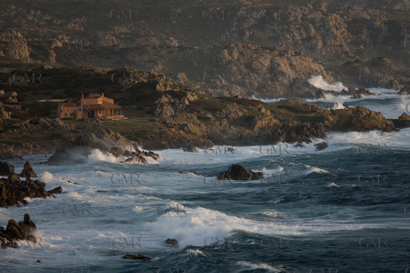 23 04 2008 - - Santa teresa di Gallura (ITA, Sardaigne) -  Mistral gale on the west coast of Testa Cape