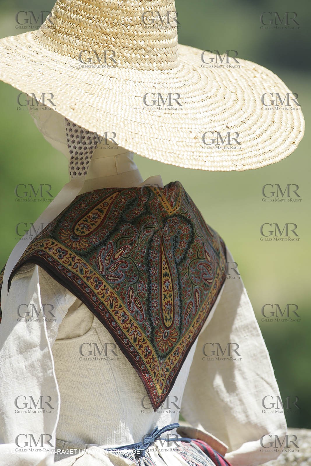 May 2004 - La Tour d'Aigues (FRA, 84) - Old costumes for women of the South exhibition