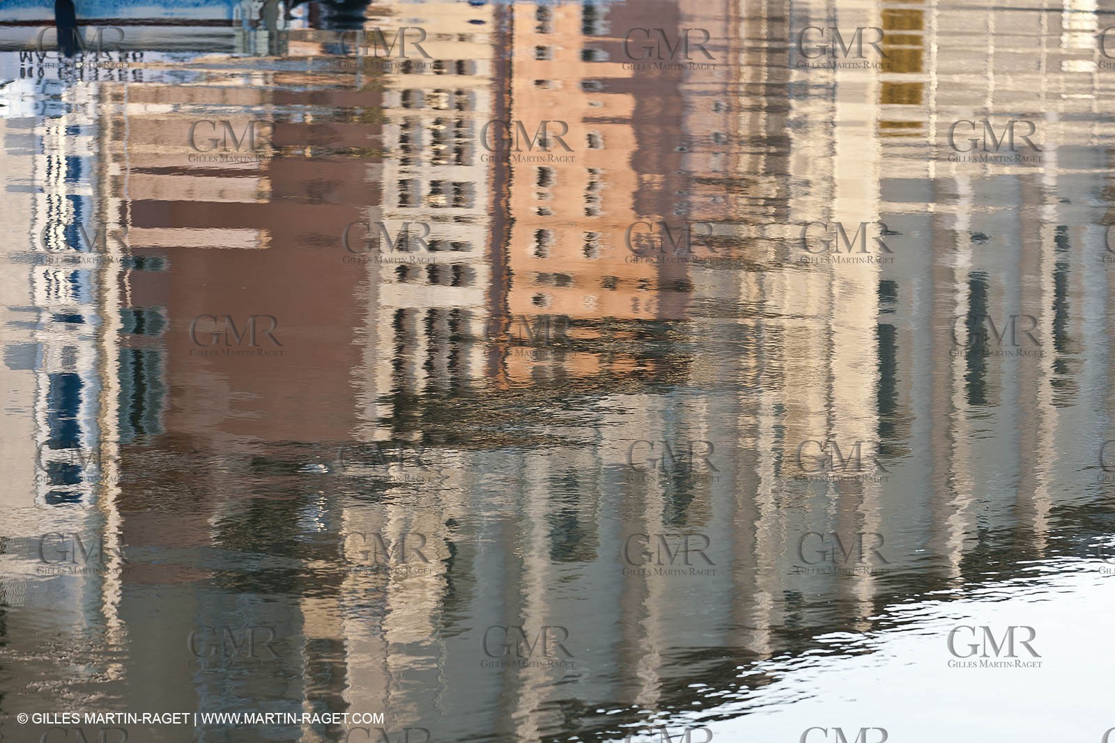 14 03 2012 - Martigues (FRA,13) - neighborhood Le Miroir (the mirror)