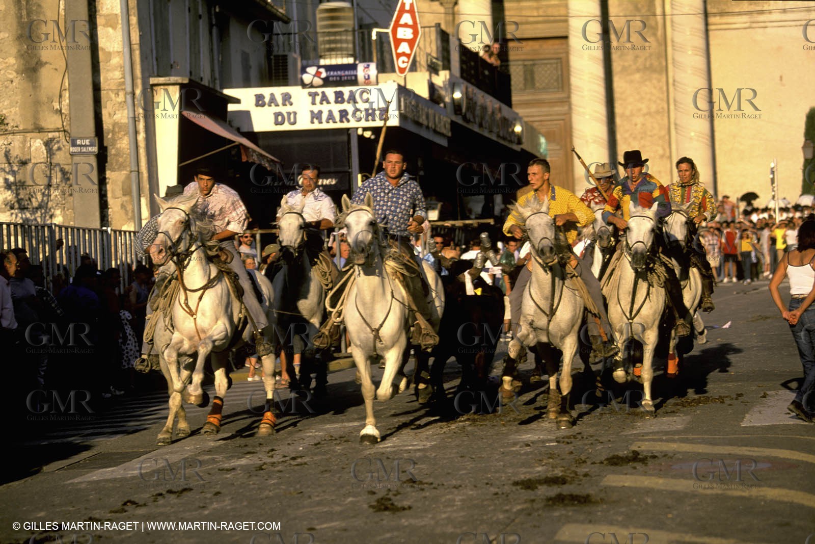 Careto ramado (Flowered chariot) traditional celebration - Saint Rémy de Provence - Abrivado