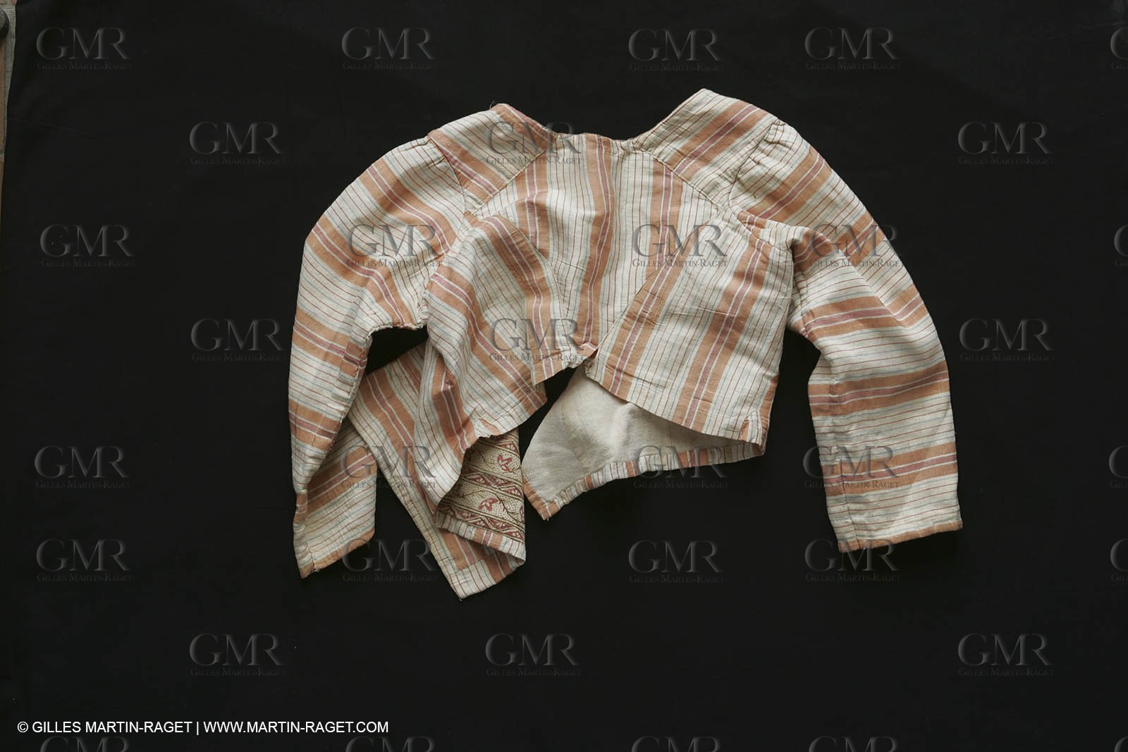 May 2004 - La Tour d'Aigues (FRA, 84) - Old costumes for women of the South exhibition