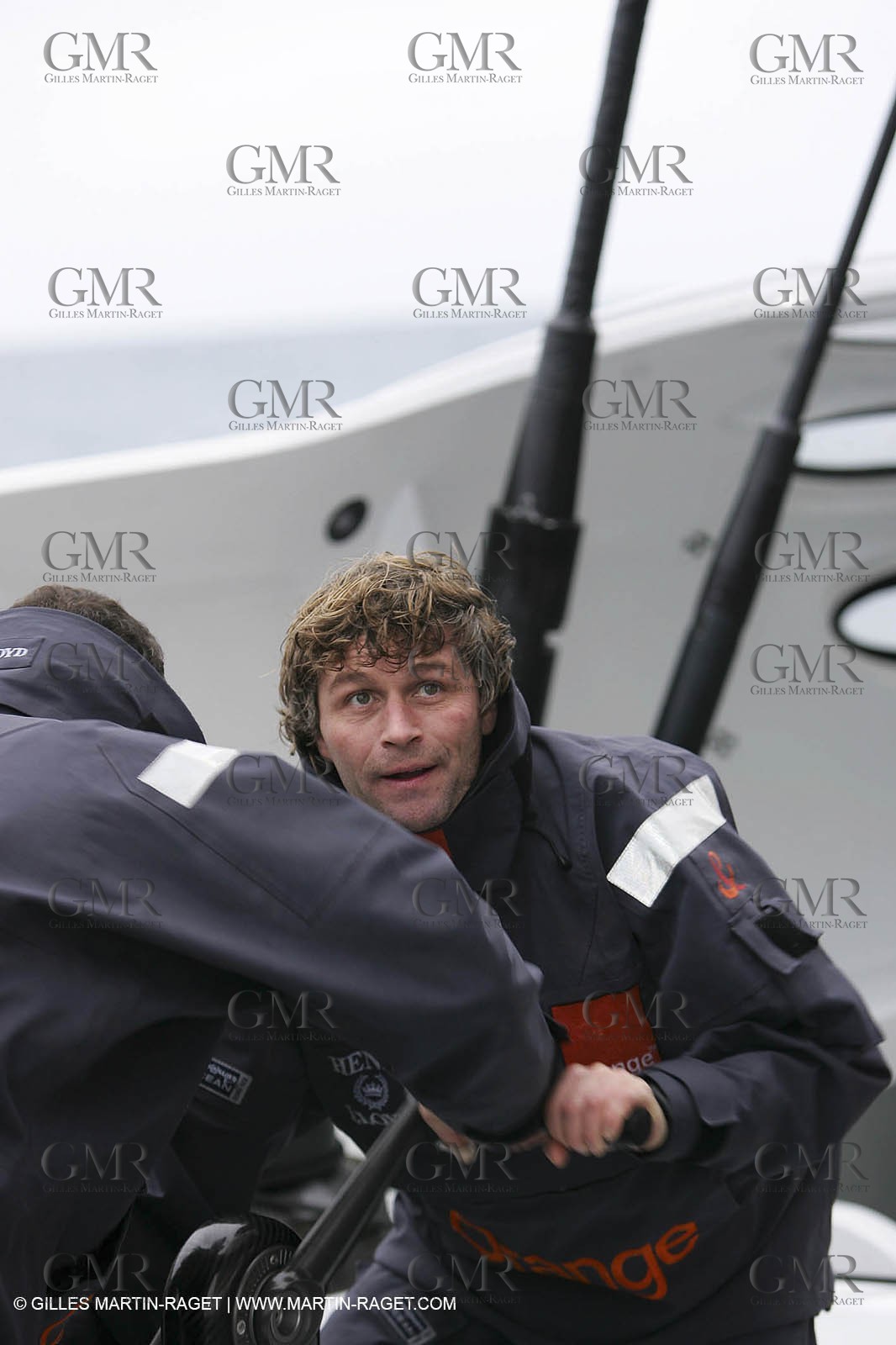 Trophée Jules Verne - Lorient - 30 12 04 - Orange II - Entraînement - A bord - Bernard Stamm
