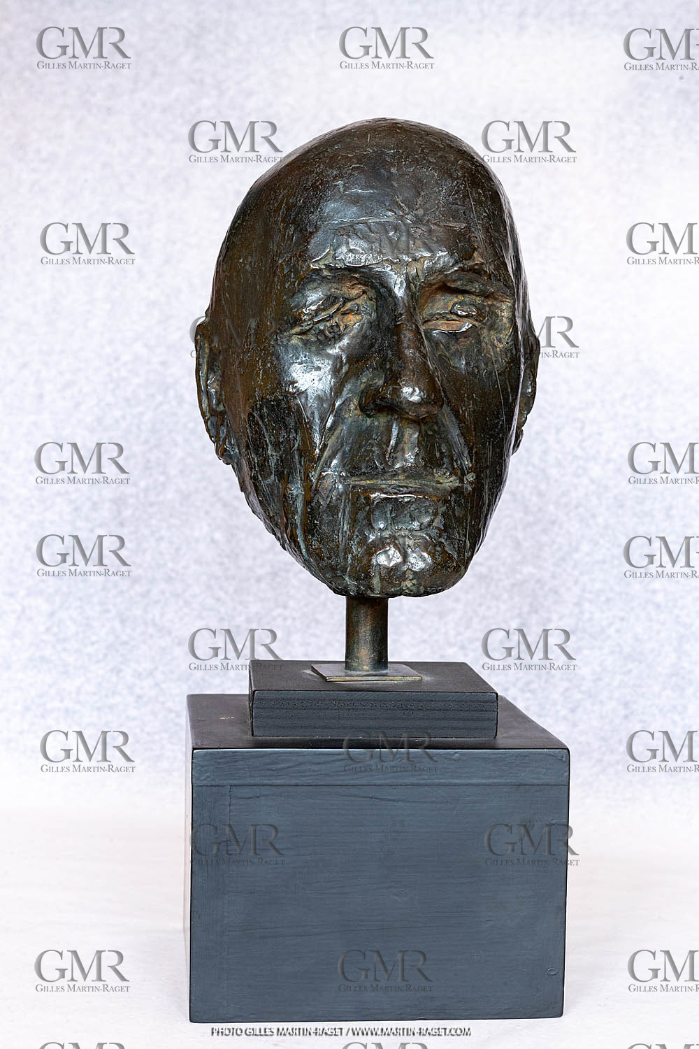 13 01 2003, Marseille (FRA,13), Oeuvre de Germaine Richier, Heinz, 1944, bronze patiné foncé, épreuve d'exposition, Fondeur : Susse, Paris, 30 X 19 X 24 cm, collection particulière