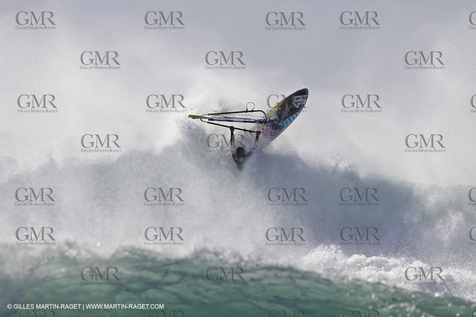 25 10 2010 - Marseille (FRA,13) - Gale Force 9 on the sailboard spot