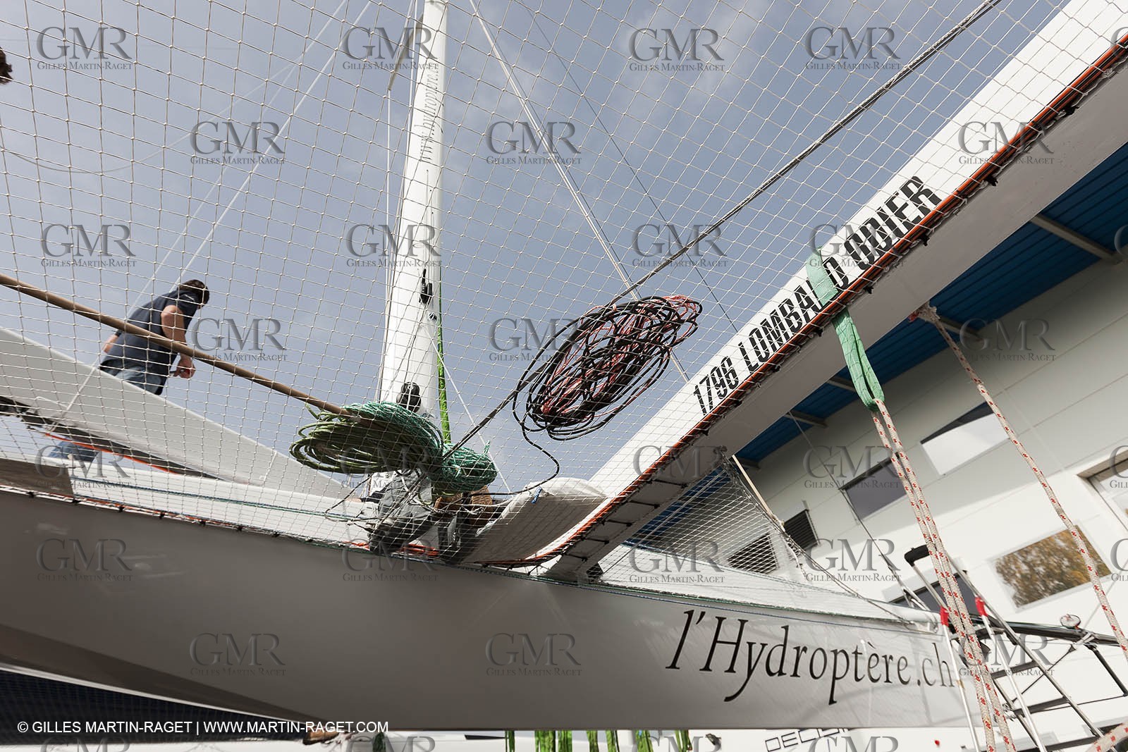 08 10 10 - St Sulpice (SUI) - Hydroptere.ch touches water