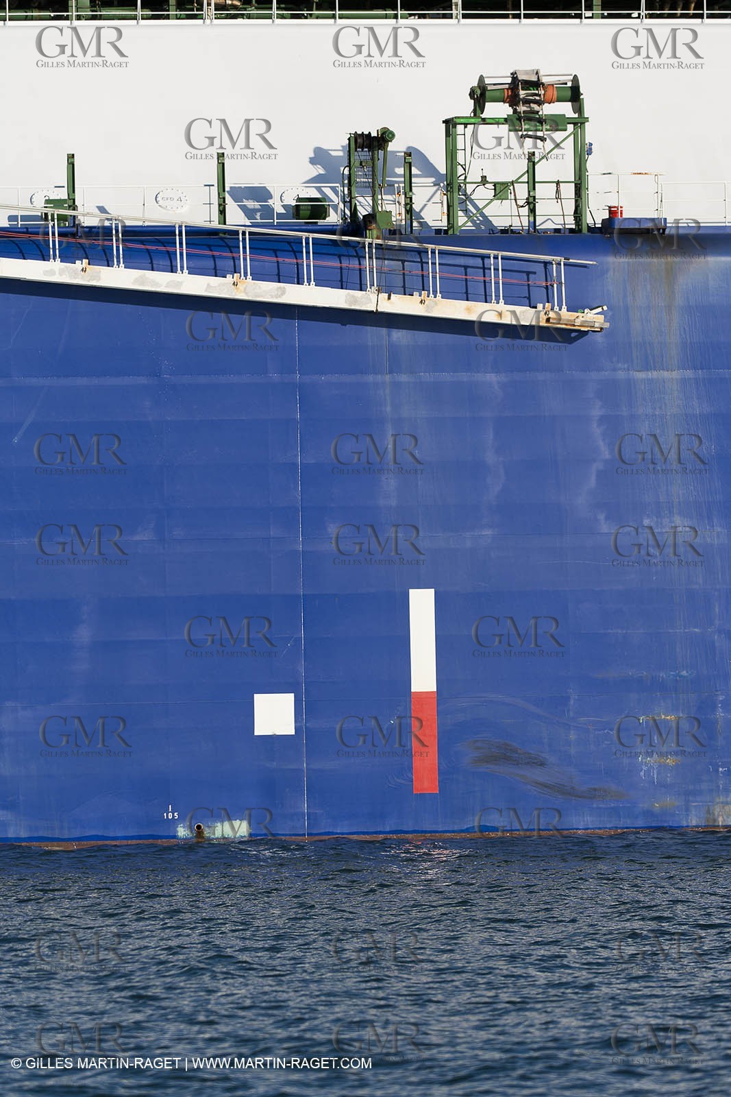 Monde maritime, opérations porturaires, ports, manoeuvres, marine world, harbour operations, maritime shipping,