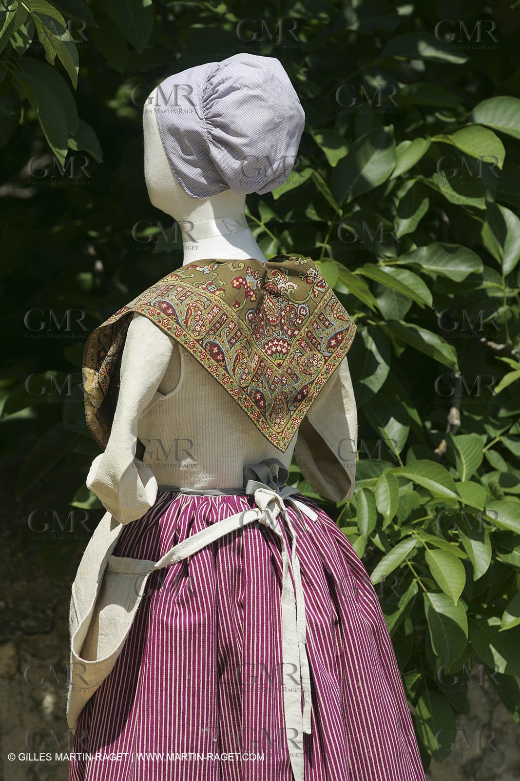 May 2004 - La Tour d'Aigues (FRA, 84) - Old costumes for women of the South exhibition