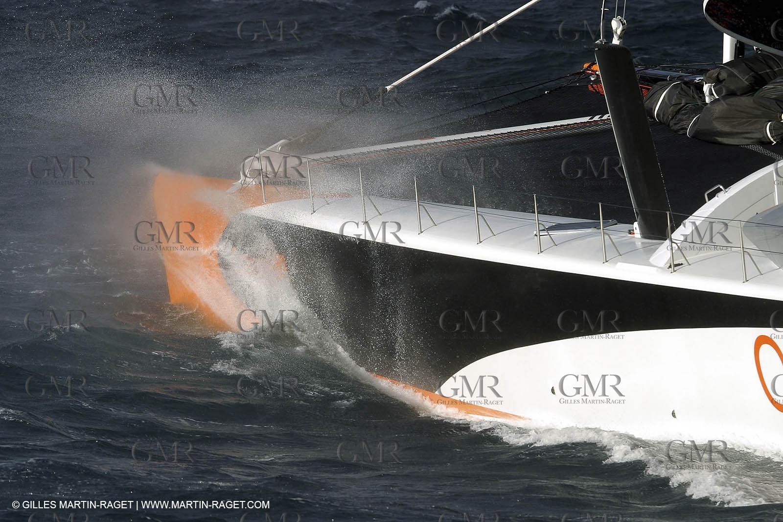 Orange II-2004 Jules Verne Trophy-Ouessant-2nd line crossing