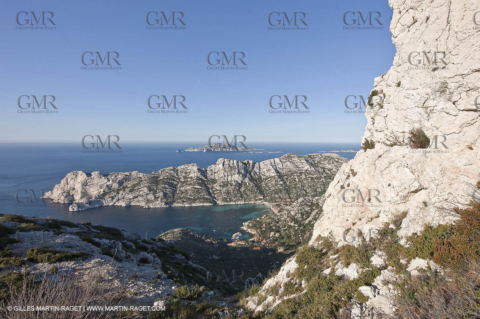 04 04 2009 - Marseille (FRA, 13) - Les Calanques - Marseille as seen from the top of the Baou Rond summit