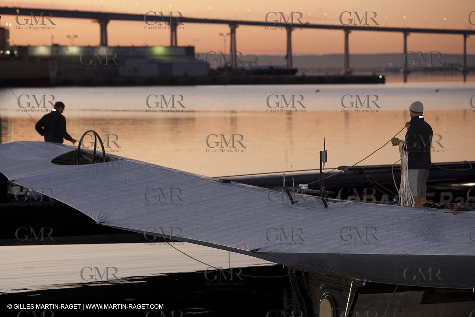 10 11 2009 - San Diego (USA, CA) - 33rd America's Cup - BMW ORACLE Racing - Wing testing , Day 1