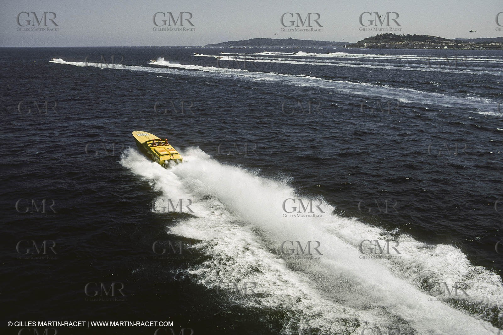 Powerboating, offshore racing
