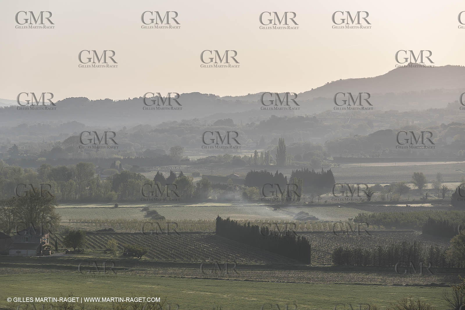 21 04 2018, Bonnieux (FRA,84), Pont Julien et environs