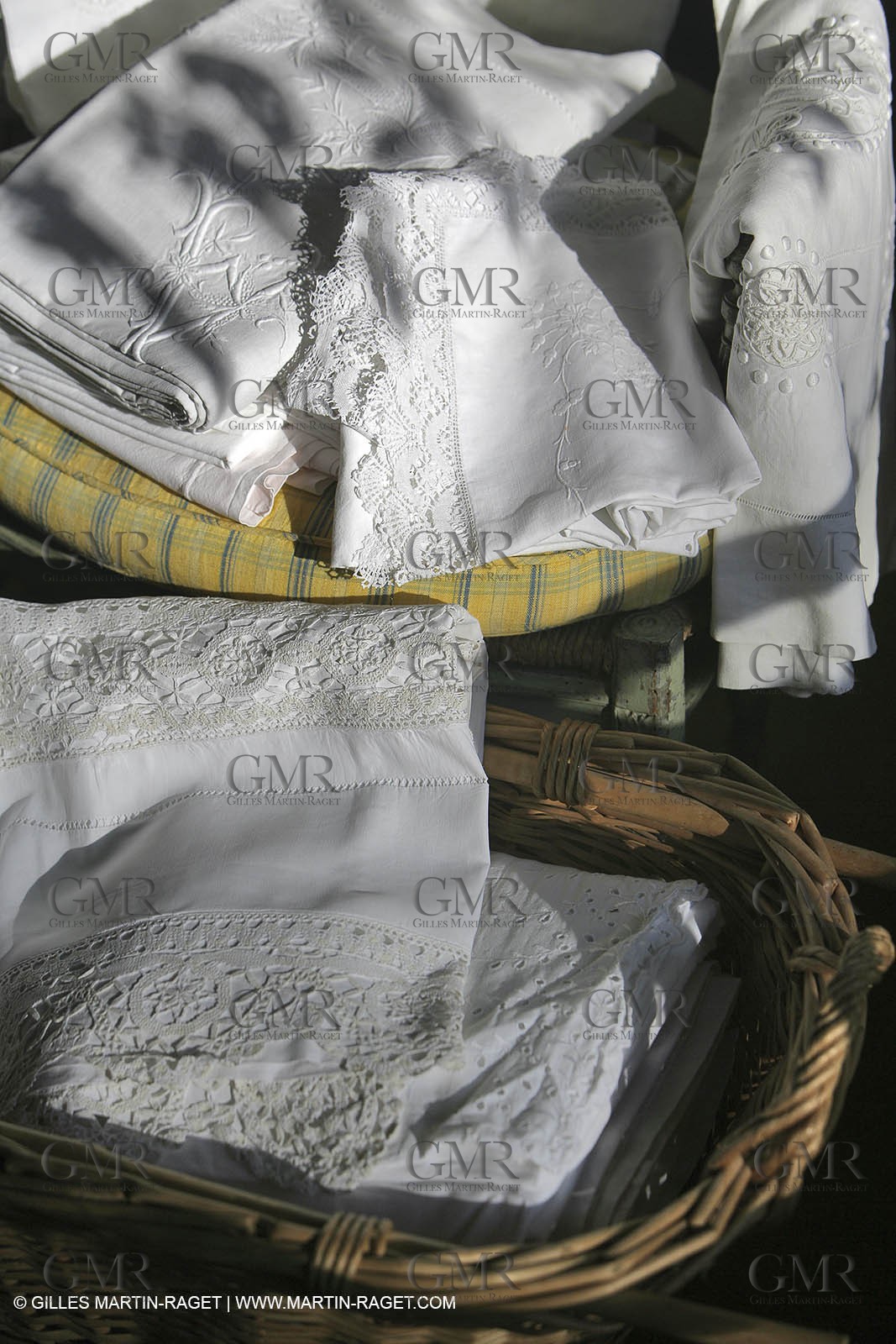 Vallon raget, nice household linen