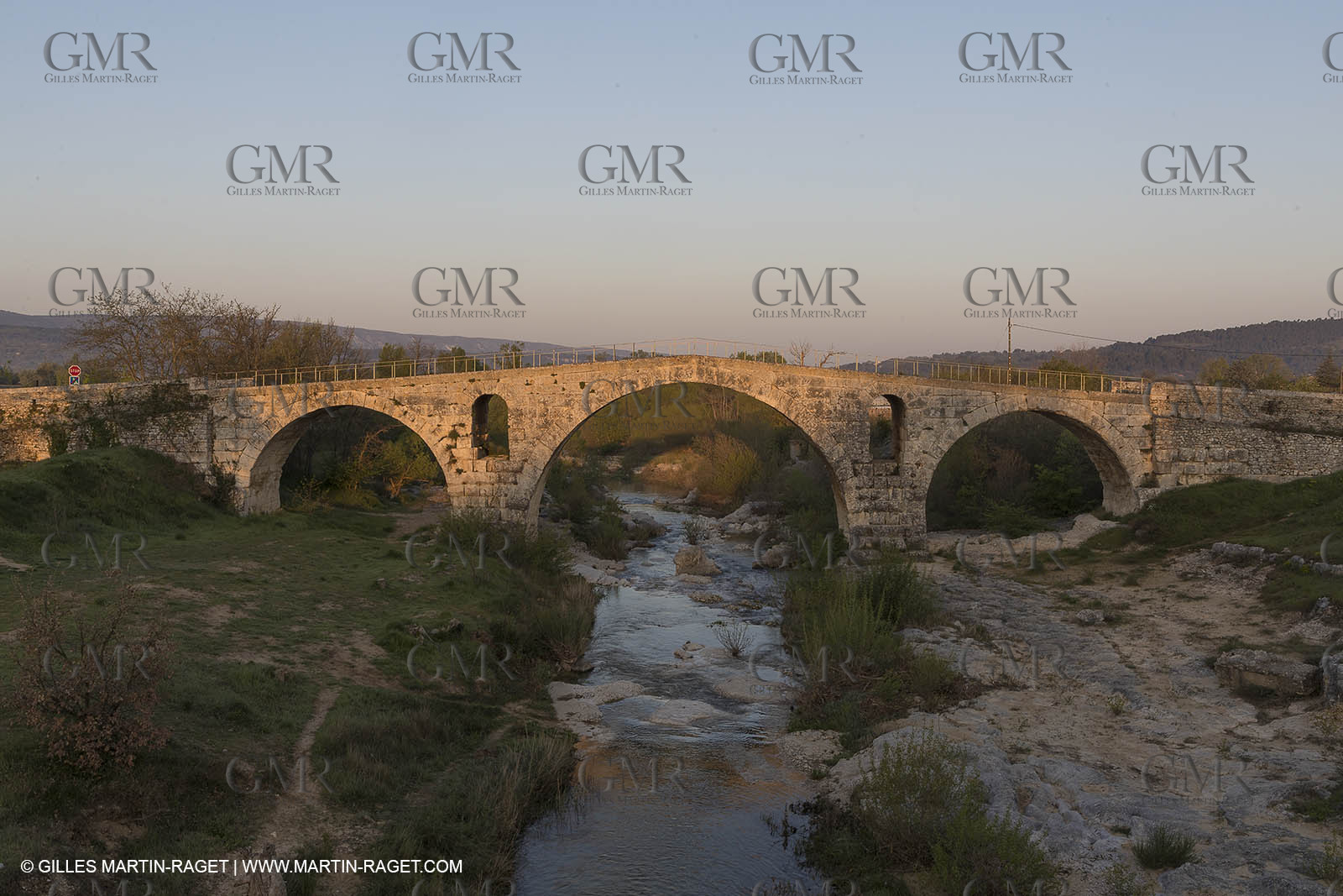 21 04 2018, Bonnieux (FRA,84), Pont Julien et environs