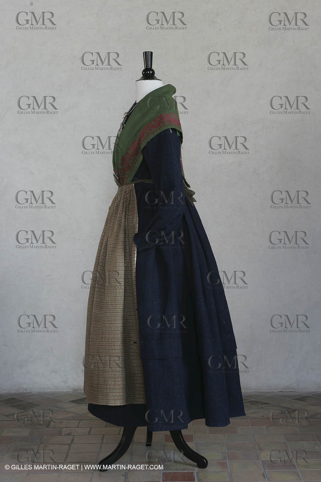 May 2004 - La Tour d'Aigues (FRA, 84) - Old costumes for women of the South exhibition