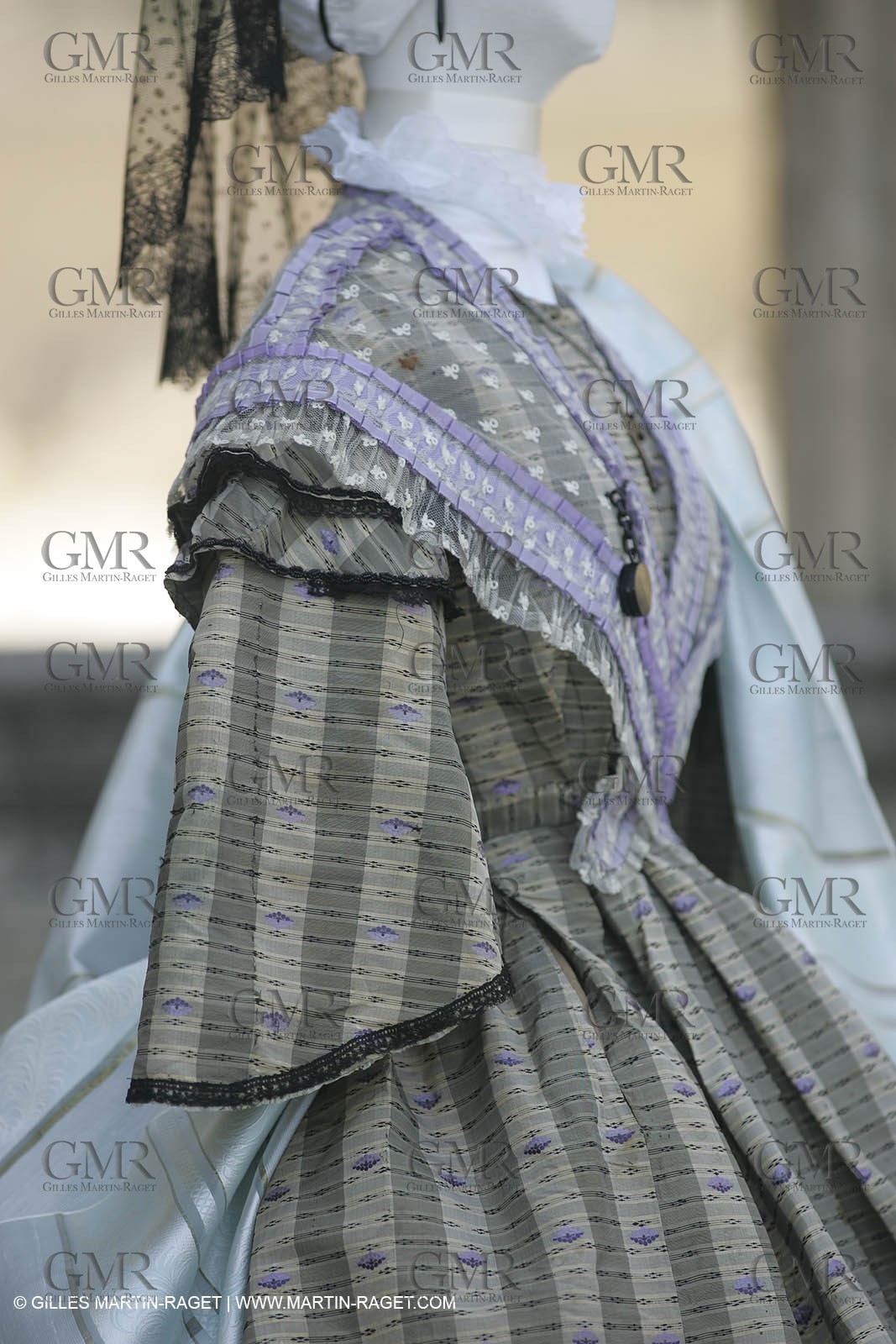 May 2004 - La Tour d'Aigues (FRA, 84) - Old costumes for women of the South exhibition