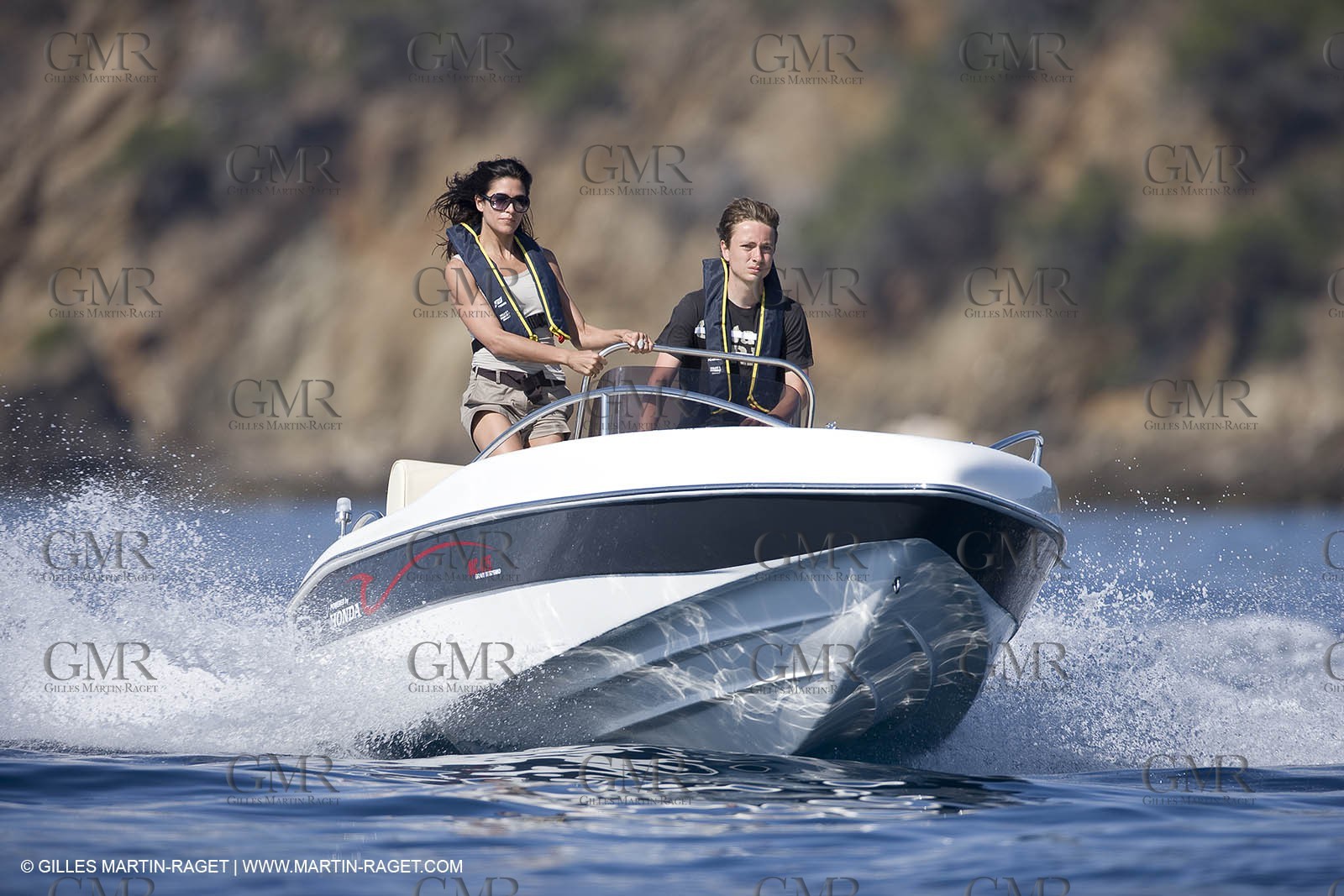 Bateau à Moteur en Route